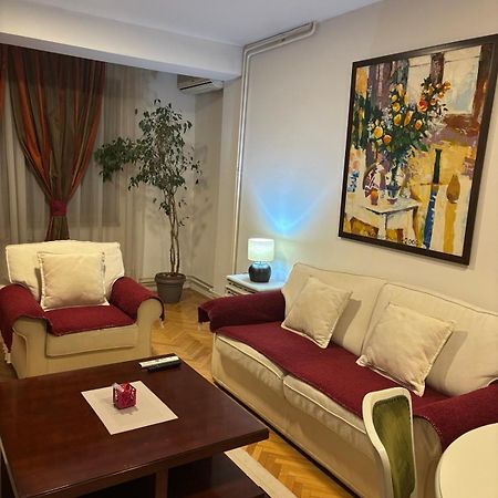 Lovely Square Apartment Purple Velvet Skopje Exteriör bild
