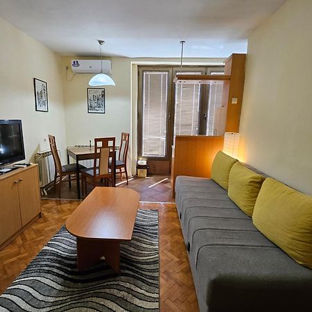 Lovely Square Apartment Purple Velvet Skopje Exteriör bild