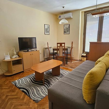 Lovely Square Apartment Purple Velvet Skopje Exteriör bild
