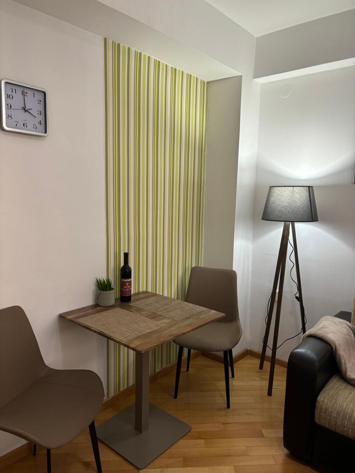 Lovely Square Apartment Purple Velvet Skopje Exteriör bild