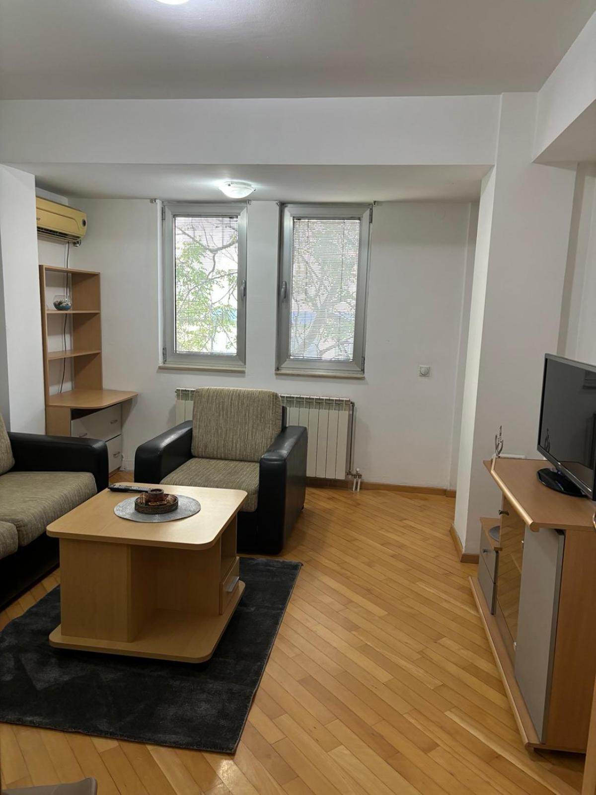 Lovely Square Apartment Purple Velvet Skopje Rum bild