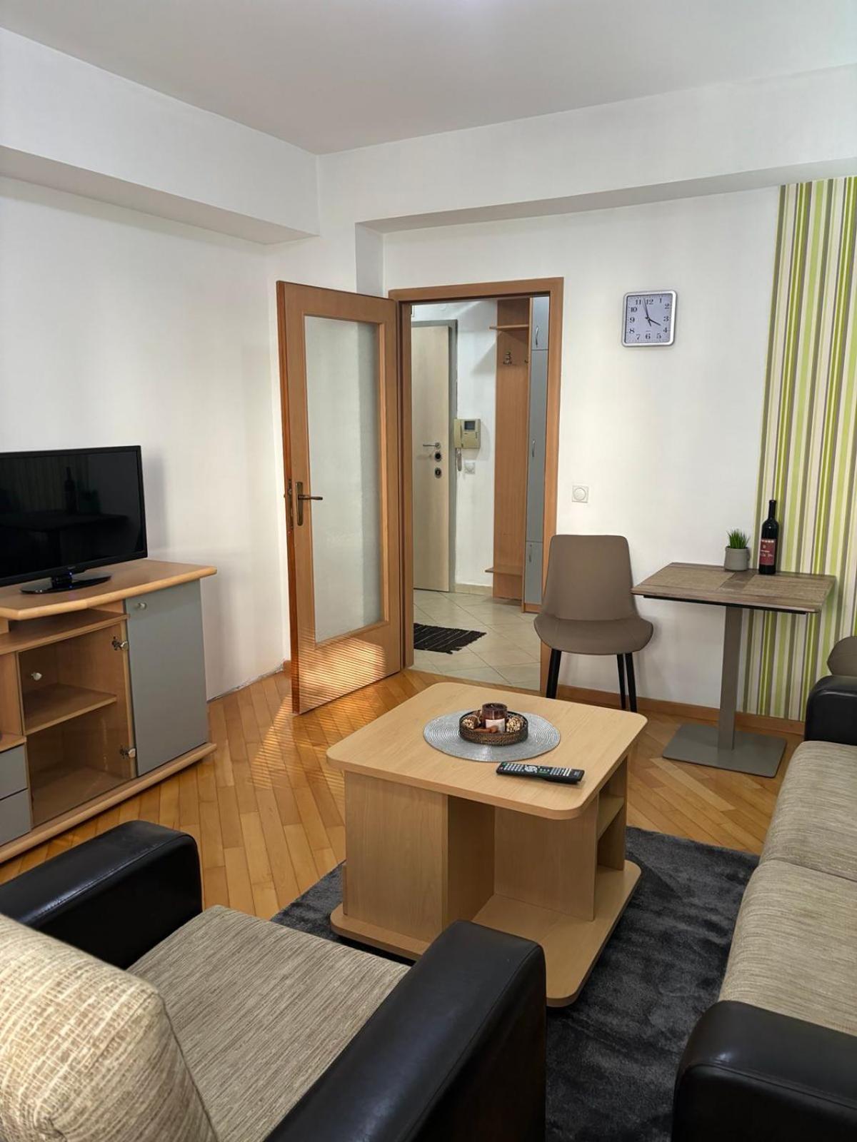 Lovely Square Apartment Purple Velvet Skopje Exteriör bild