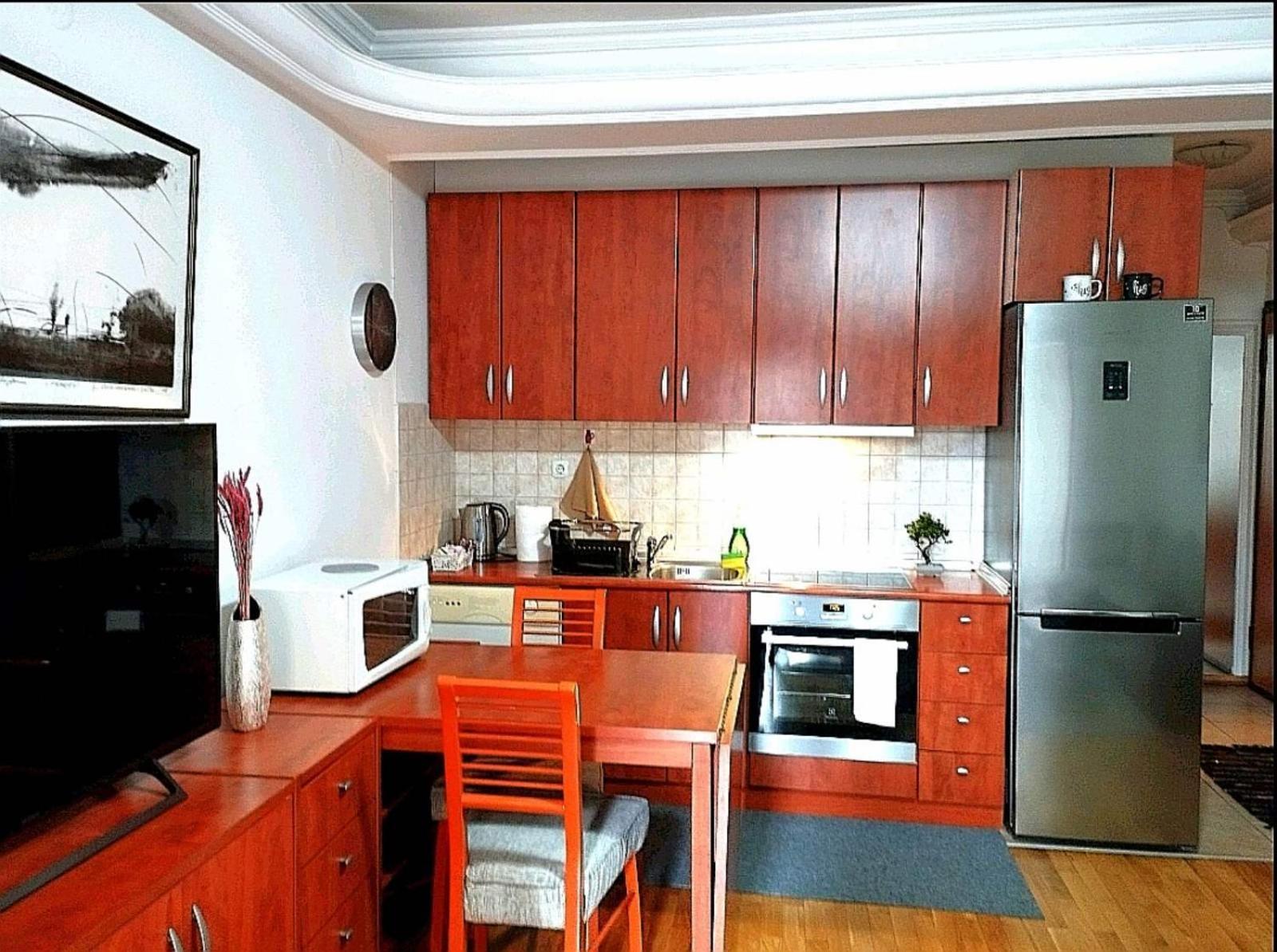 Lovely Square Apartment Purple Velvet Skopje Rum bild