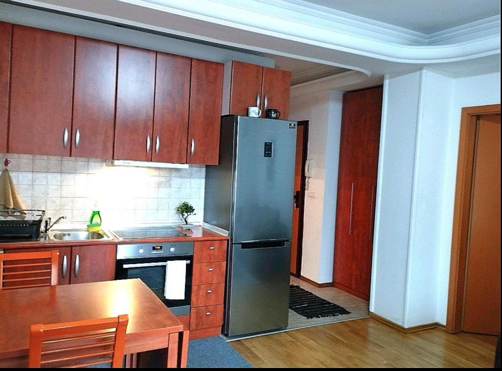 Lovely Square Apartment Purple Velvet Skopje Rum bild