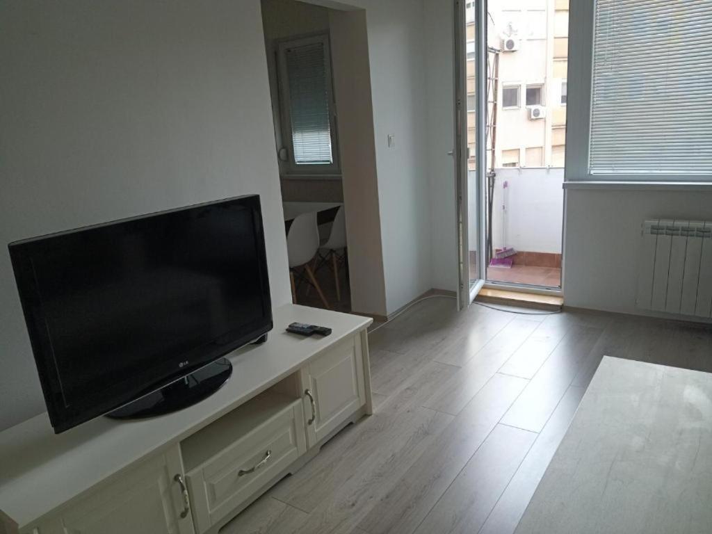 Lovely Square Apartment Purple Velvet Skopje Rum bild