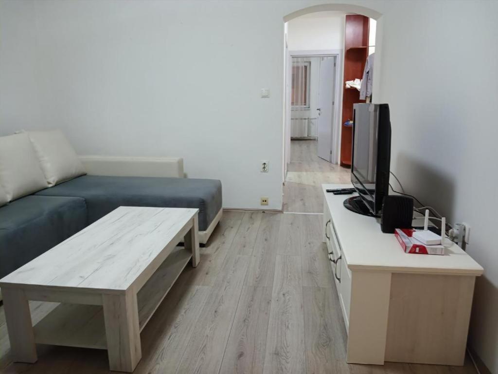 Lovely Square Apartment Purple Velvet Skopje Rum bild