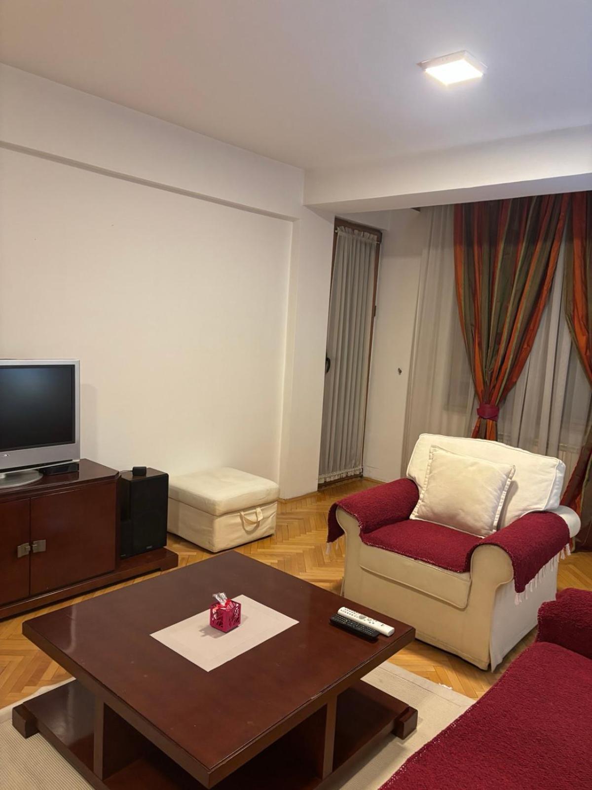 Lovely Square Apartment Purple Velvet Skopje Exteriör bild