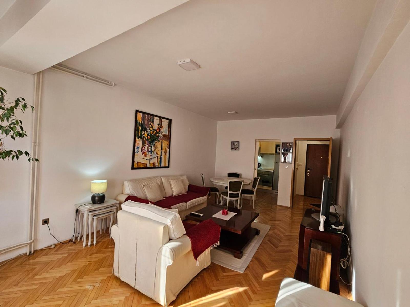 Lovely Square Apartment Purple Velvet Skopje Exteriör bild
