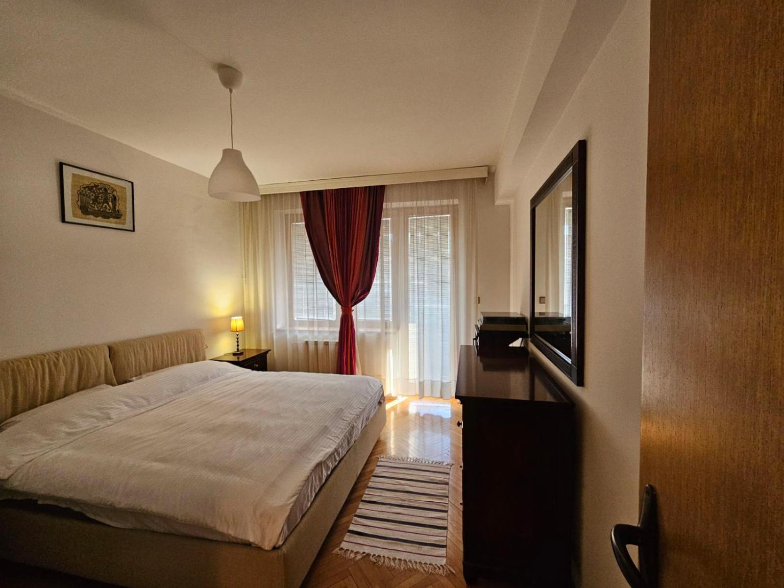 Lovely Square Apartment Purple Velvet Skopje Exteriör bild