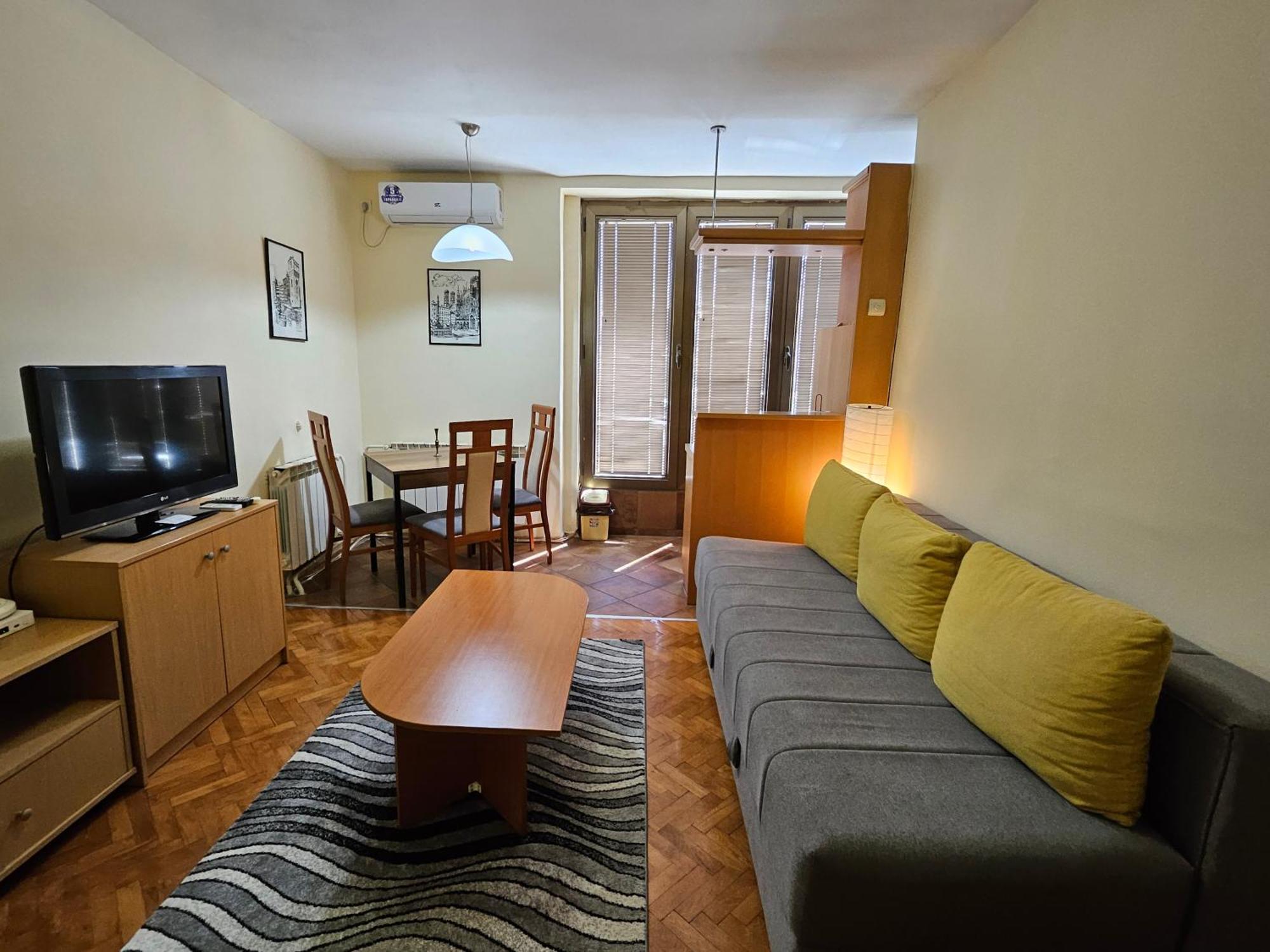 Lovely Square Apartment Purple Velvet Skopje Exteriör bild