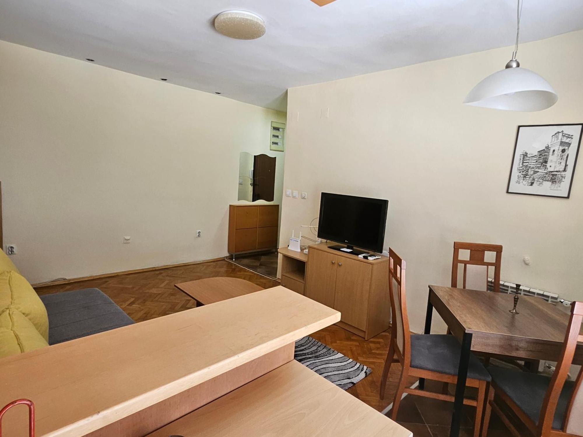 Lovely Square Apartment Purple Velvet Skopje Rum bild